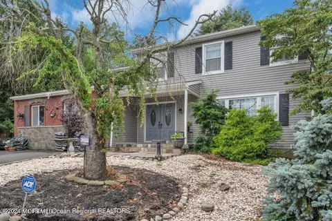 756 Pontiac Ct, Toms River, NJ 08753
