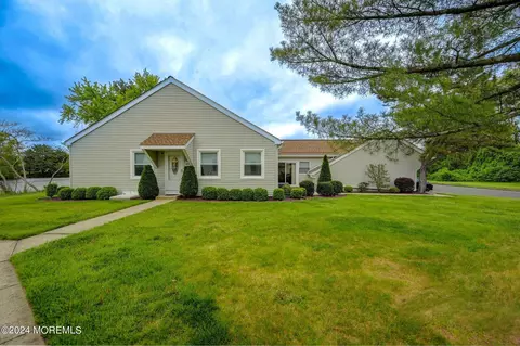 84 Parkway Dr # F, Freehold, NJ 07728