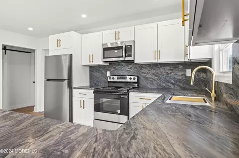 12 Saint Eustatius St, Toms River, NJ 08757
