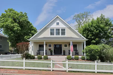17 Clay St, Fair Haven, NJ 07704