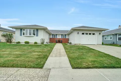 83 Liberta Dr, Toms River, NJ 08757