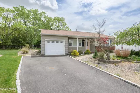 19 Wiltshire Ct, Berkeley, NJ 08721