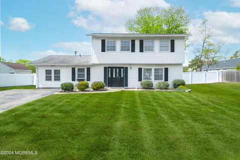 6 Dublin Ct, Toms River, NJ 08753