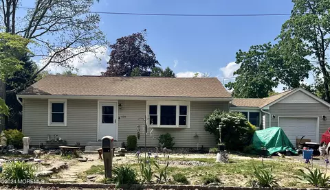 624 Cable Ave, Beachwood, NJ 08722