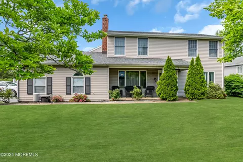 370 Marc Dr, Toms River, NJ 08753