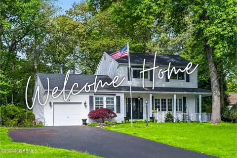 15 Annapolis Dr, Manalapan, NJ 07726