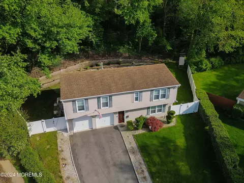 14 Diana Ct, Old Bridge, NJ 08857