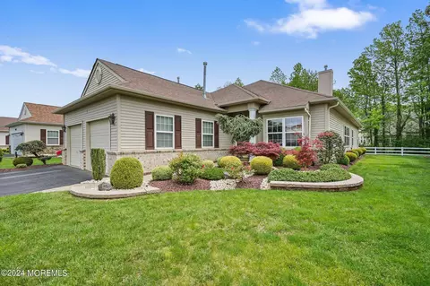 275 Valencia Dr, Monroe, NJ 08831