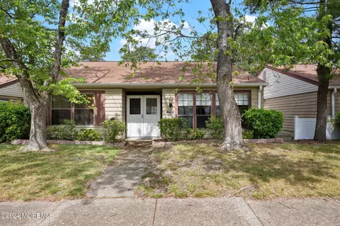 550 Mayfair Rd #B, Manchester, NJ 08759