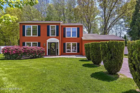 15 Croydon Ct, Englishtown, NJ 07726