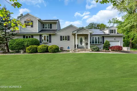 5 Roberta Dr, Middletown, NJ 07748