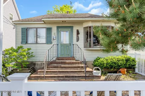 307 7th Ave, Seaside Heights, NJ 08751
