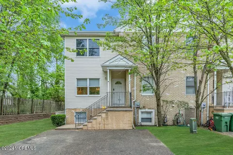 46 Tova Dr, Lakewood, NJ 08701