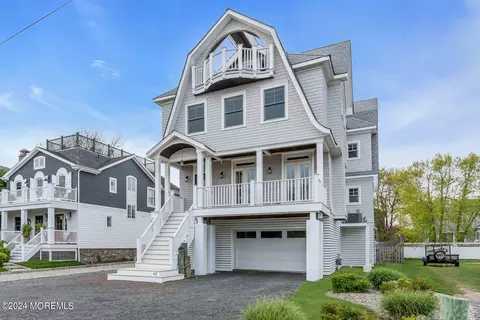 42 Waterman Ave, Rumson, NJ 07760