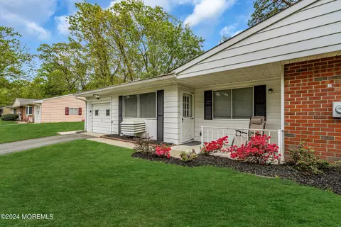 11 Rhode Island Dr #B, Whiting, NJ 08759