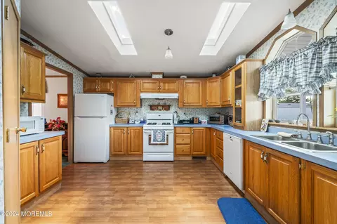 409 Maplehurst Ct, Manchester, NJ 08759 photo 15