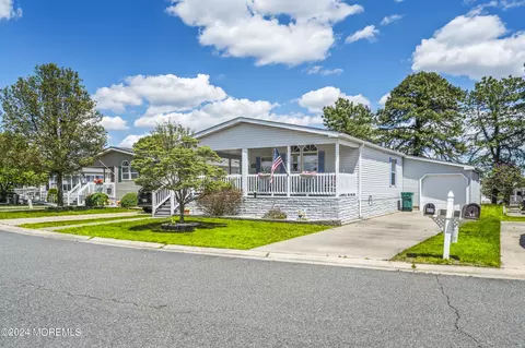 409 Maplehurst Ct, Manchester, NJ 08759