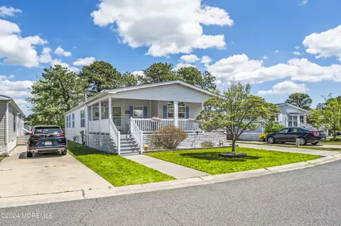 409 Maplehurst Ct, Manchester, NJ 08759 photo 4