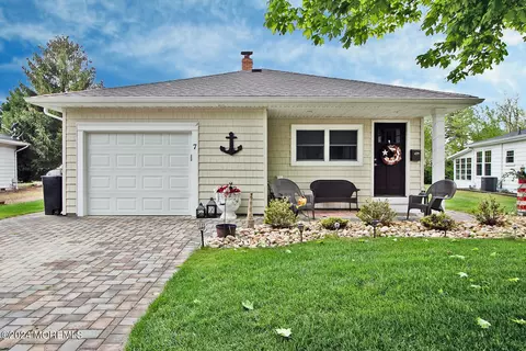 7 Dominica Dr, Toms River, NJ 08757
