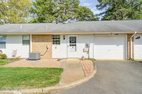 61 Cambridge Cir # B, Whiting, NJ 08759