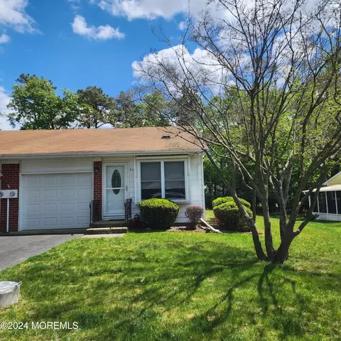 4 Molly Pitcher Ct #B, Whiting, NJ 08759