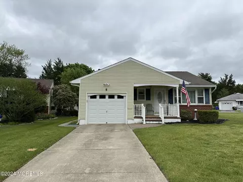 5 Sweet Williams Ct, Toms River, NJ 08755