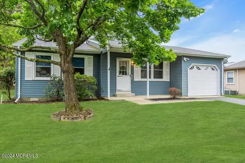 24 Longwood Dr, Whiting, NJ 08759