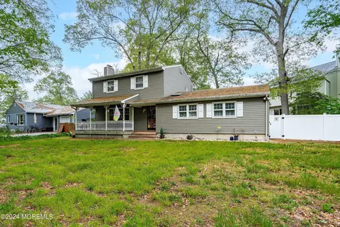 1025 Whittier Ave, Toms River, NJ 08753