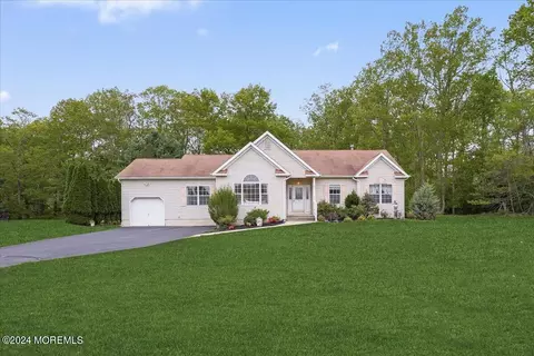 10 Huckleberry Ln, New Egypt, NJ 08533