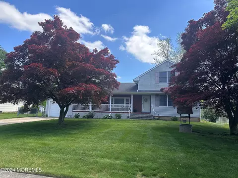 9 Makefield Cir S, Allentown, NJ 08501