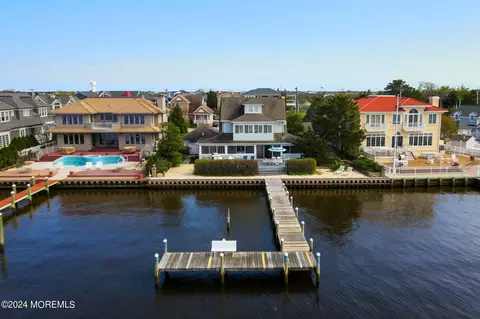 99 Pershing Blvd, Lavallette, NJ 08735