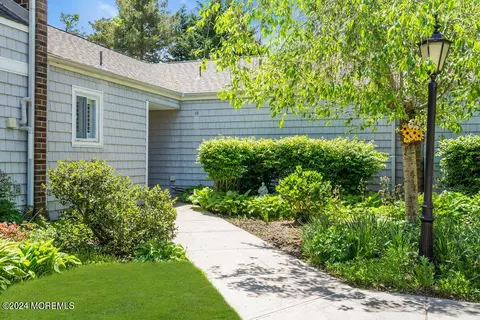 14 Locust Ct, Spring Lake Heights, NJ 07762