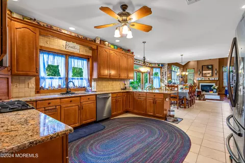 Kitchen - 12 Bear Trl, Jackson, NJ 08527 photo 1 of 7
