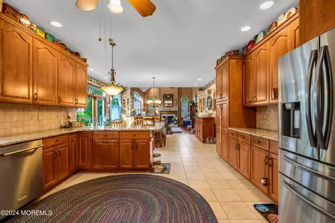 Kitchen - 12 Bear Trl, Jackson, NJ 08527 photo 2 of 7