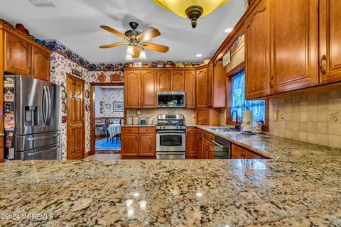 Kitchen - 12 Bear Trl, Jackson, NJ 08527 photo 4 of 7
