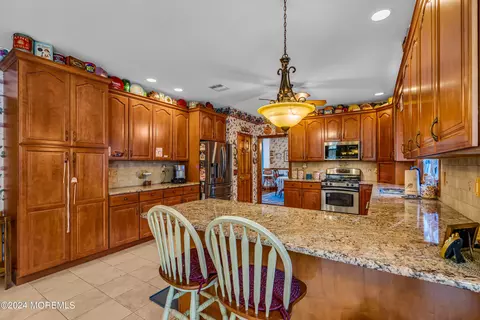 Kitchen - 12 Bear Trl, Jackson, NJ 08527 photo 5 of 7