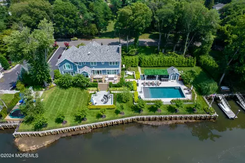 15 Mitchell Pl, Little Silver, NJ 07739