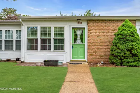 41 Cambridge Cir # B, Manchester, NJ 08759