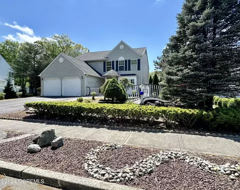 934 Mcguire Dr, Toms River, NJ 08753