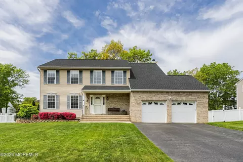 11 Nancy St, Howell, NJ 07731