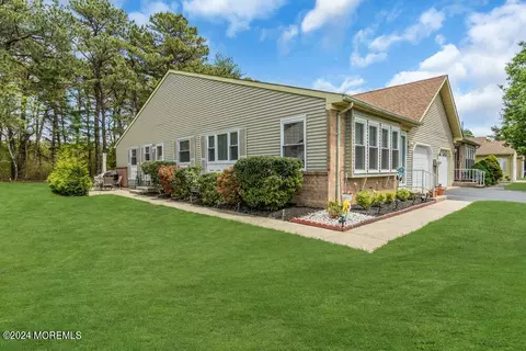 141 Sunset Rd #60, Whiting, NJ 08759