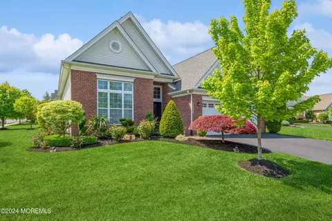 1 Olympia Dr, Monroe, NJ 08831