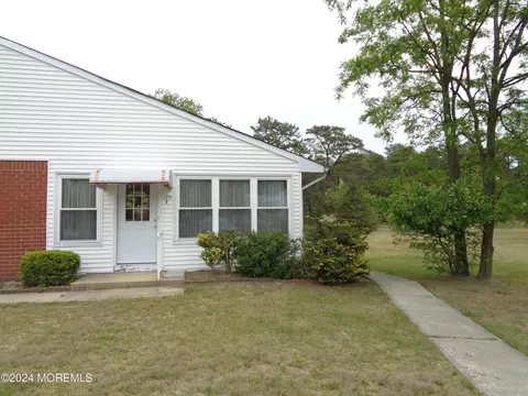 170 B Columbine Ave, Whiting, NJ 08759