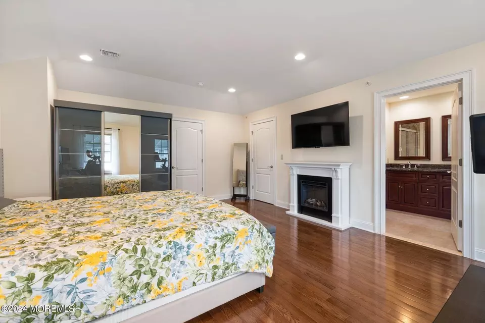  33 White Oak Ln, Aberdeen, NJ 07747 photo 16