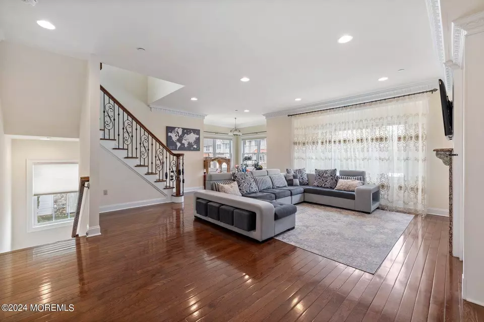  33 White Oak Ln, Aberdeen, NJ 07747 photo 13