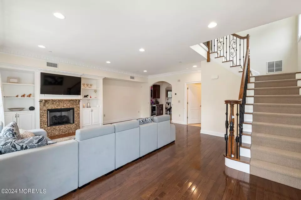  33 White Oak Ln, Aberdeen, NJ 07747 photo 14
