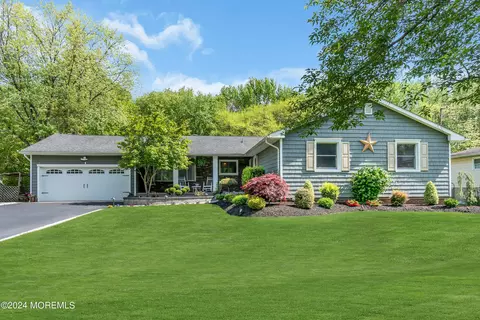 5 Hillside Ter, Morganville, NJ 07751