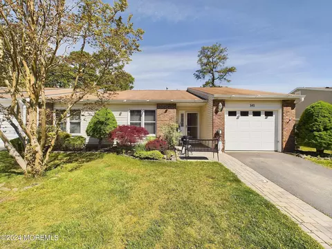 141 Devon Ct, Lakewood, NJ 08701