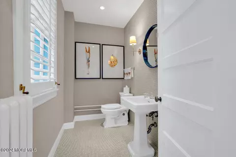 Bath - 1 Post Rd, Rumson, NJ 07760 photo 1 of 9