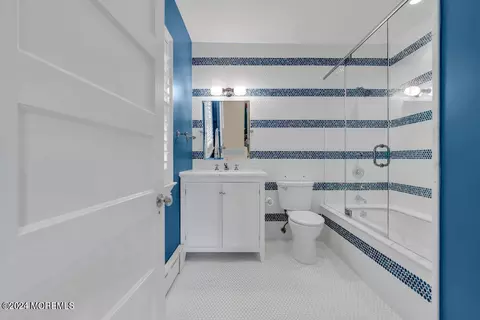 Bath - 1 Post Rd, Rumson, NJ 07760 photo 7 of 9
